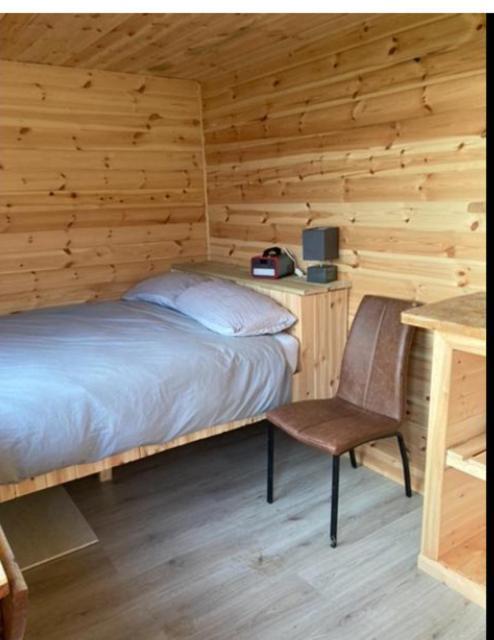 Off Grid Shepherds Hut Hotel Llansilin Exterior photo